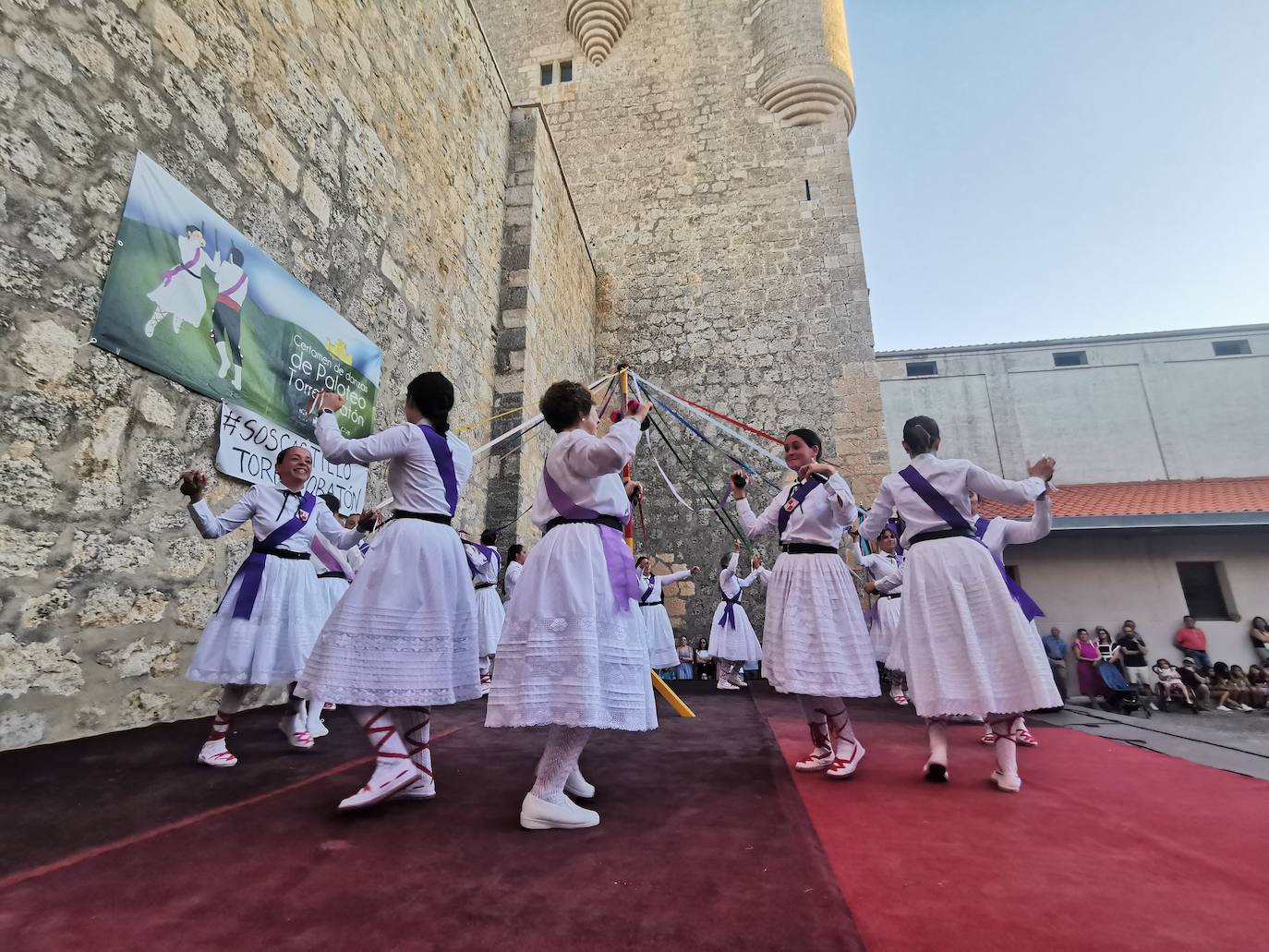 Torrelobatón exhibe su mejor paloteo