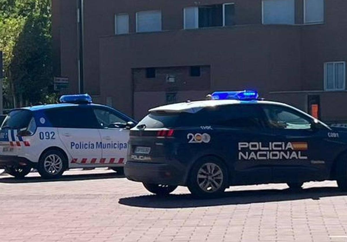 Imagen de archivo de coches en una intervención en Valladolid.