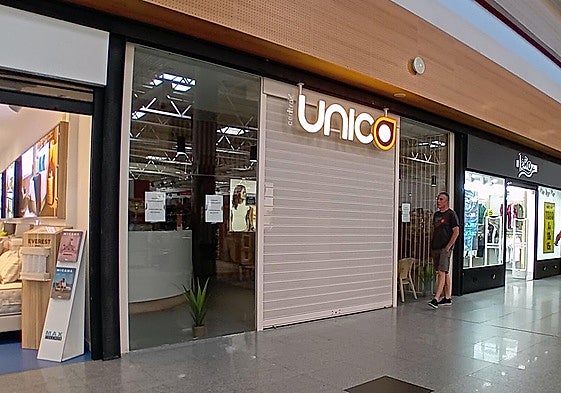 Centro Único cerrado en el centro comercial Luz de Castilla.
