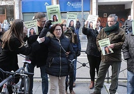 Familiares y amigos de Esther López piden justicia en los juzgados durante la última declaración de Óscar S., sospechoso de la muerte de la vecina de Traspinedo.