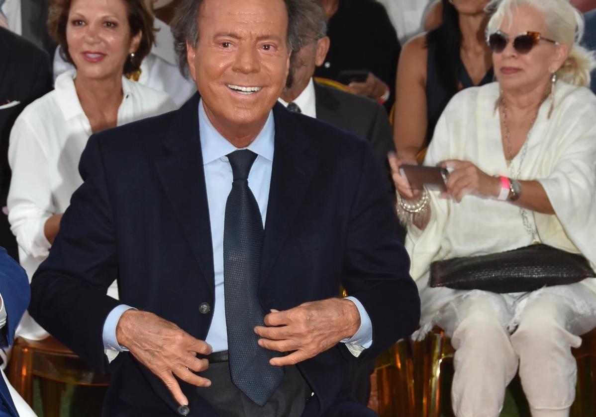 Julio Iglesias.