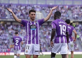 Raul Moro celebra el tanto ante el Espanyol con Amath.