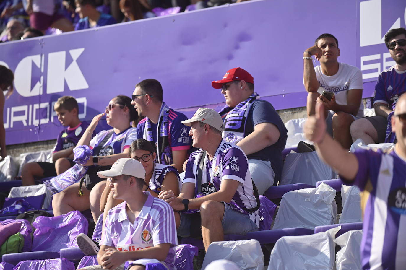 Búscate en la grada del estadio José Zorrilla (2/4)