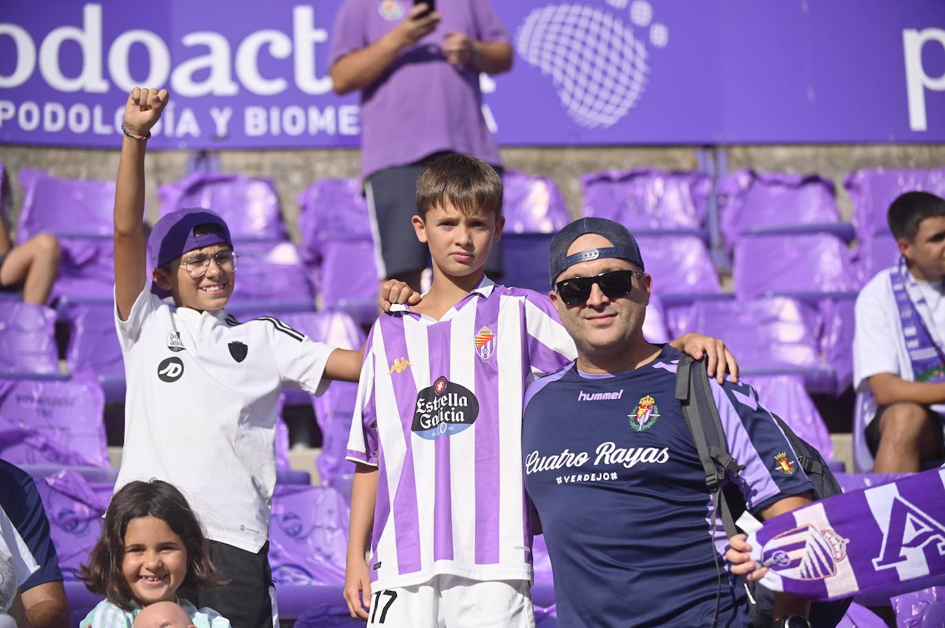 Búscate en la grada del estadio José Zorrilla (1/4)