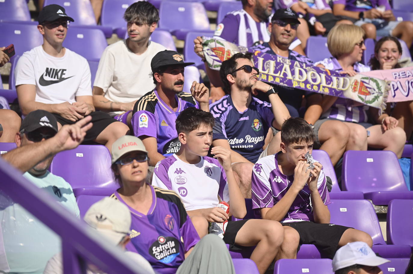 Búscate en la grada del estadio José Zorrilla (1/4)