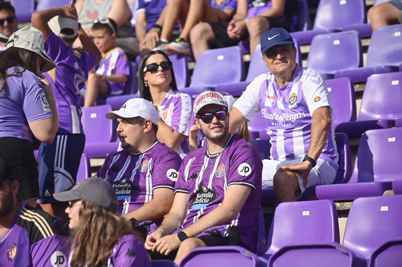 Búscate en la grada del estadio José Zorrilla (1/4)