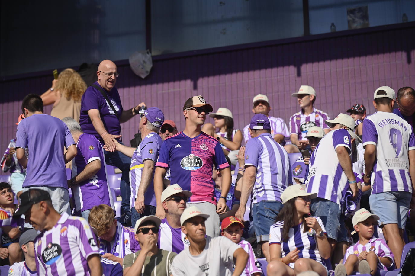 Búscate en la grada del estadio José Zorrilla (1/4)