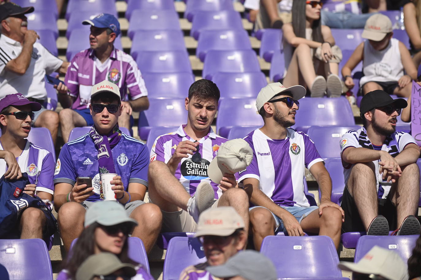 Búscate en la grada del estadio José Zorrilla (1/4)