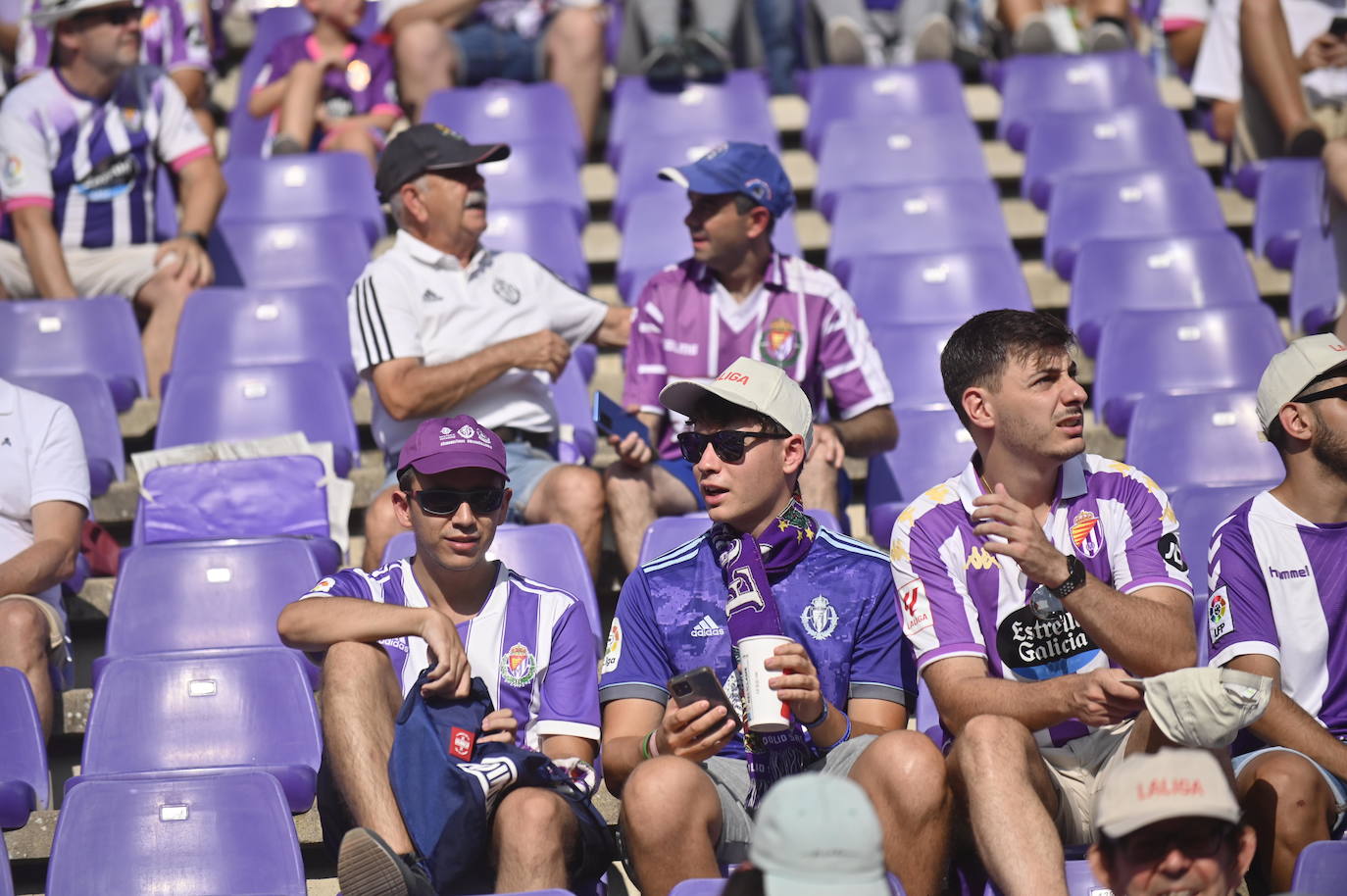 Búscate en la grada del estadio José Zorrilla (1/4)