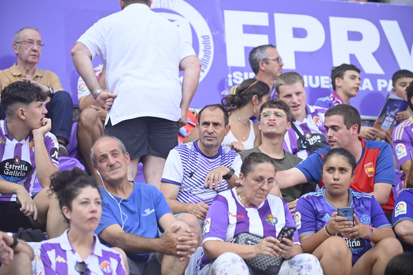 Búscate en la grada del estadio José Zorrilla (3/4)