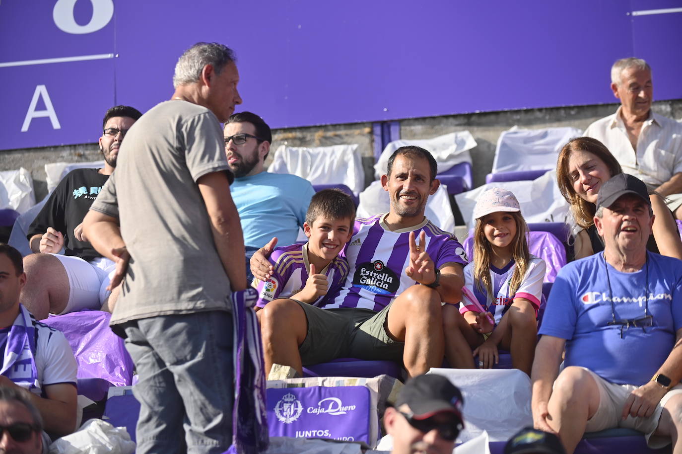 Búscate en la grada del estadio José Zorrilla (2/4)