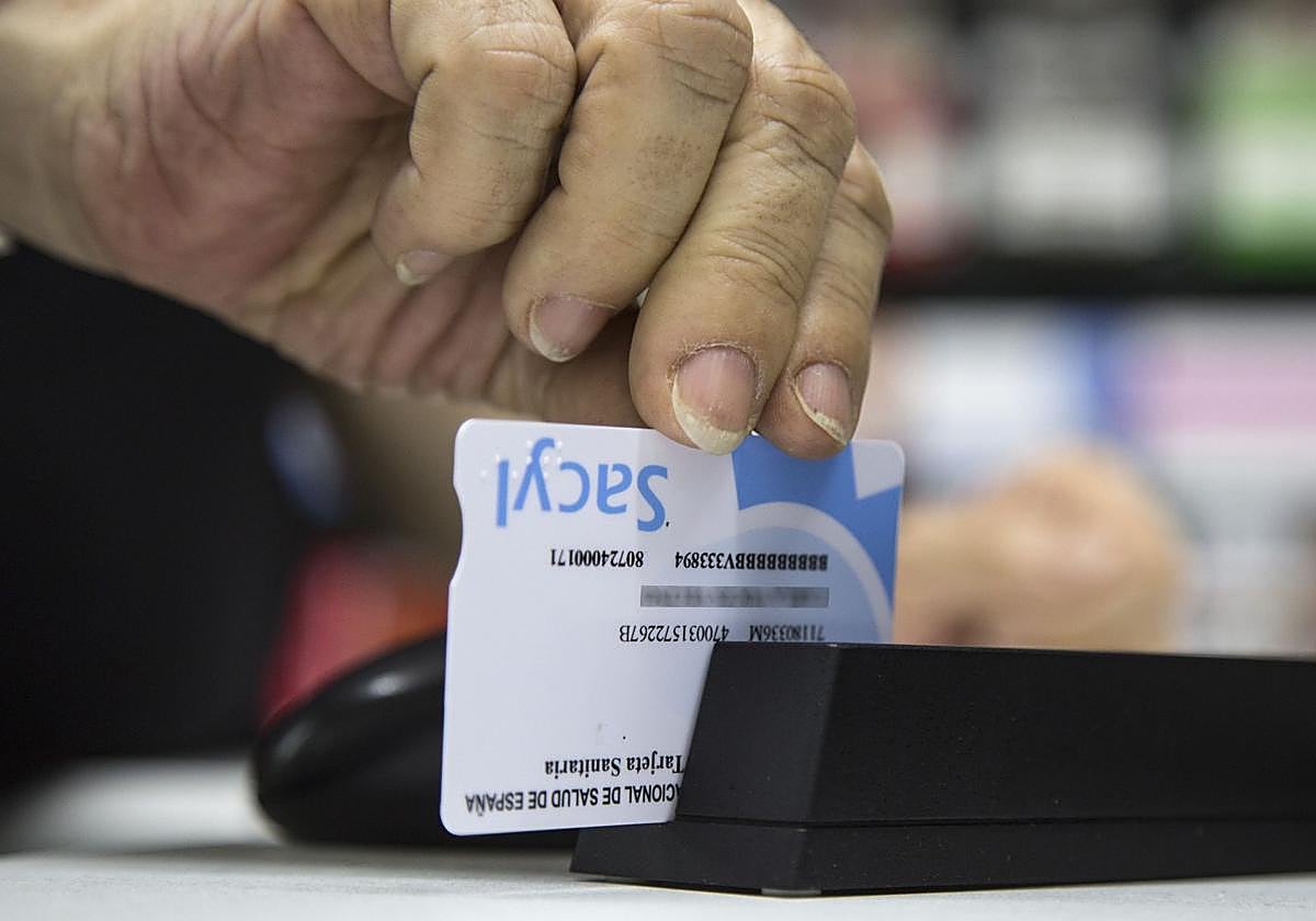 Uso de la receta electrónica en una farmacia.