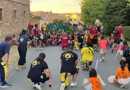 Desfile de peñas en las fiestas del año pasado.