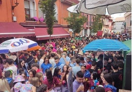 Vecinos de Tudela de Duero disfrutando de la Fiesta KRG el 14 de agosto