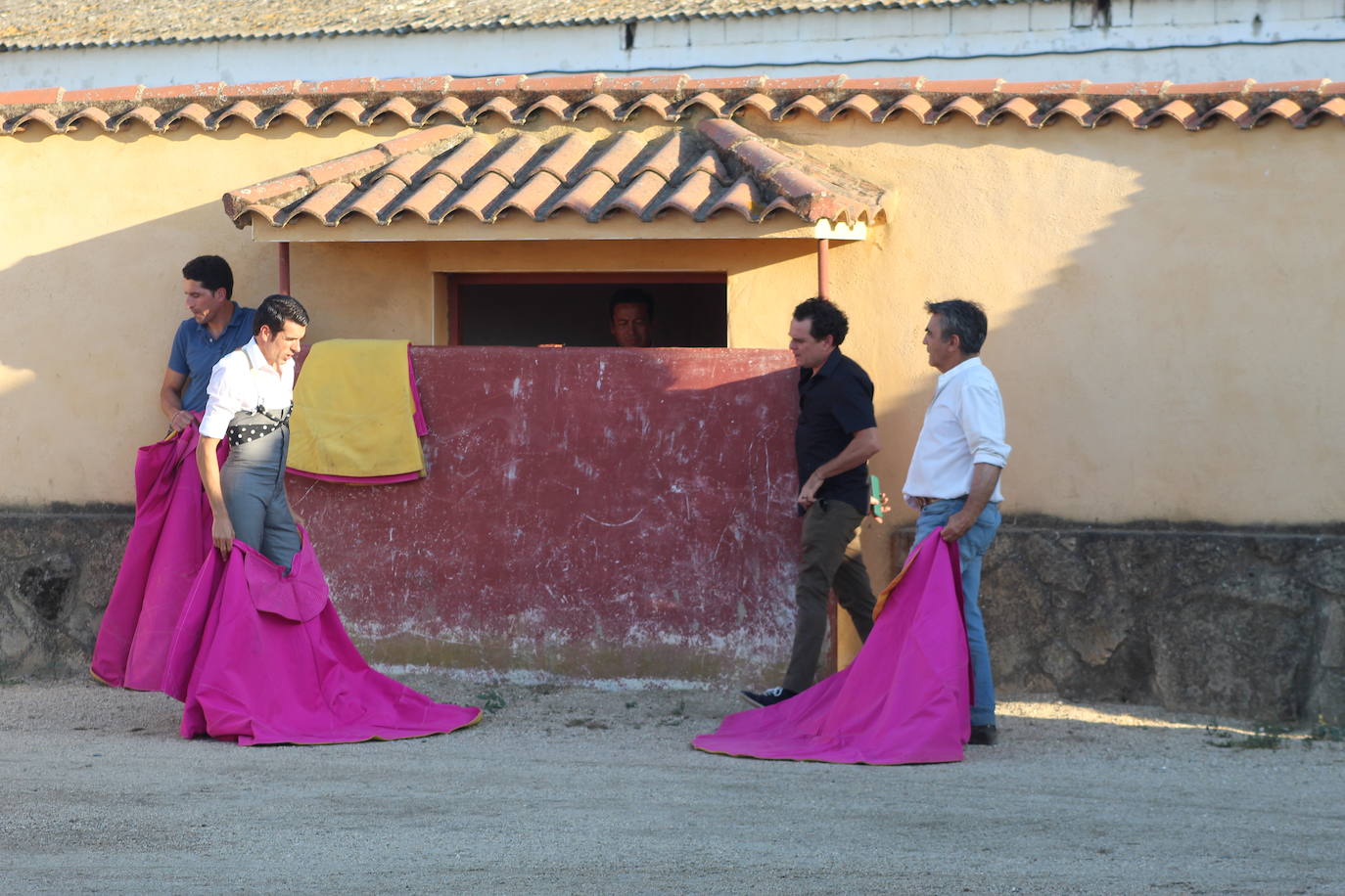 Emilio de Justo celebra una tienta antes de enfrentarse a seis toros en Valladolid