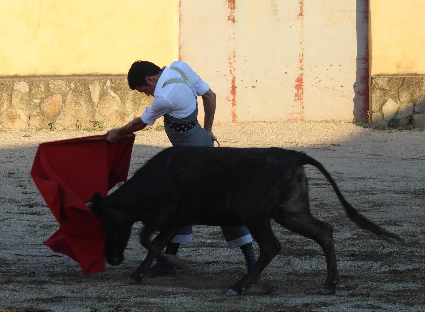 Emilio de Justo celebra una tienta antes de enfrentarse a seis toros en Valladolid