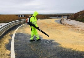 Trabajos de mejora en una carretera de la red estatal.