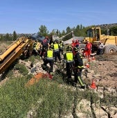 El angustioso rescate del hombre atrapado por una retroexcavadora: «Hubo que cavar hasta liberar la pierna»