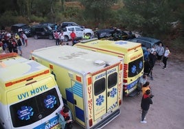 Ambulancias situadas en las puertas de los corrales del Cega.