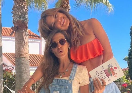 Raquel Perera junto con su amiga Sara Carbonero.