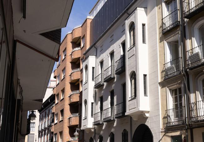 Edificio Las Damas rehabilitado, en la calle Leopoldo Cano 11.