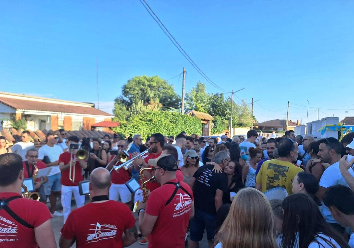 Una charanga, durante las fiestas de Hornillos.