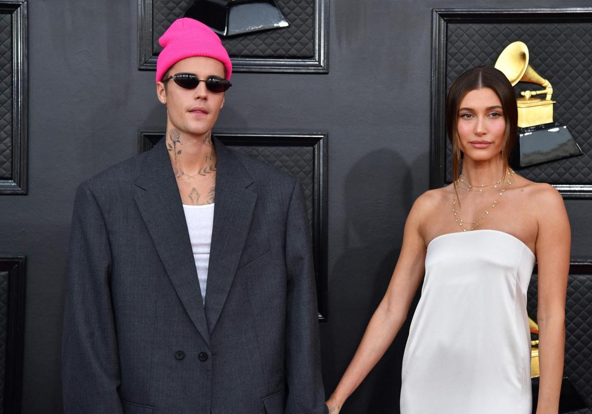 Justin Bieber y su pareja Hailey Baldwin en la gala de los Grammy.