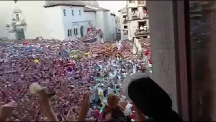 Las fiestas de Cuéllar comienzan con una Plaza Mayor abarrotada