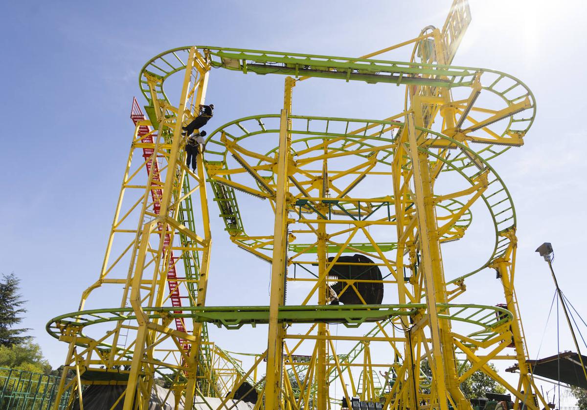 Las imágenes del montaje de las atracciones para las ferias de Valladolid