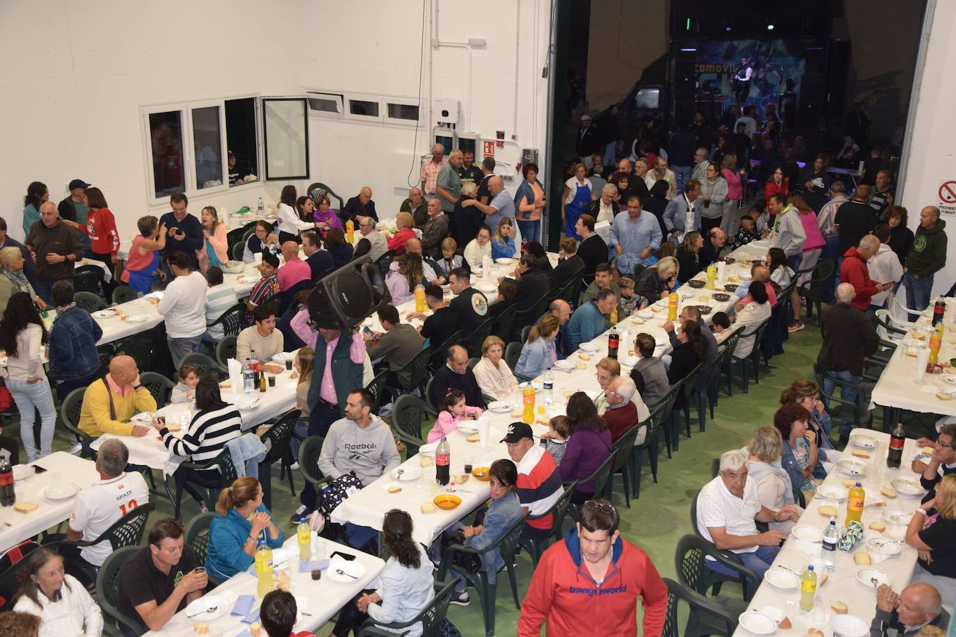 170 kilos de patatas y 70 kilos de carne para los vecinos de Mantinos