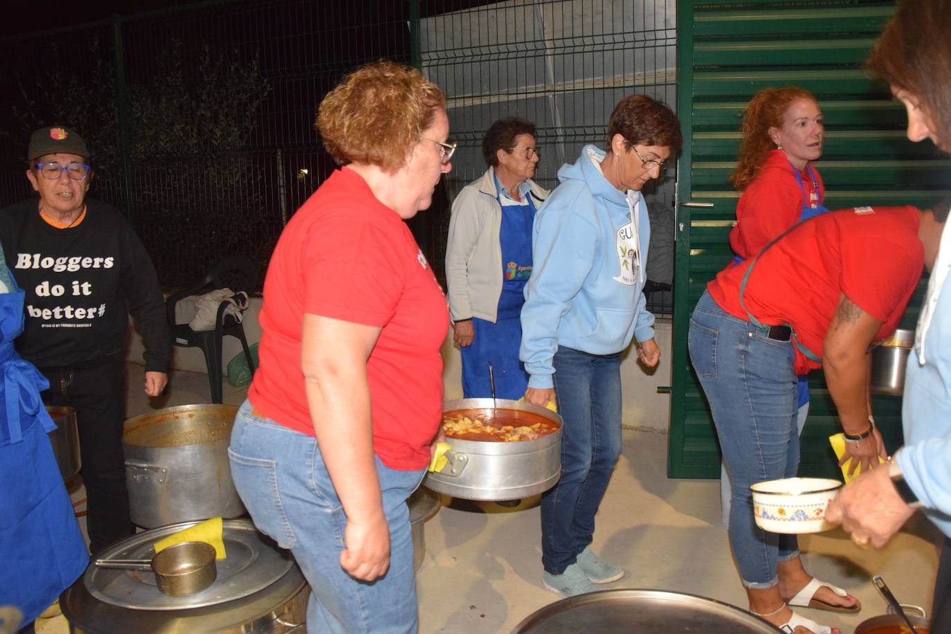 170 kilos de patatas y 70 kilos de carne para los vecinos de Mantinos