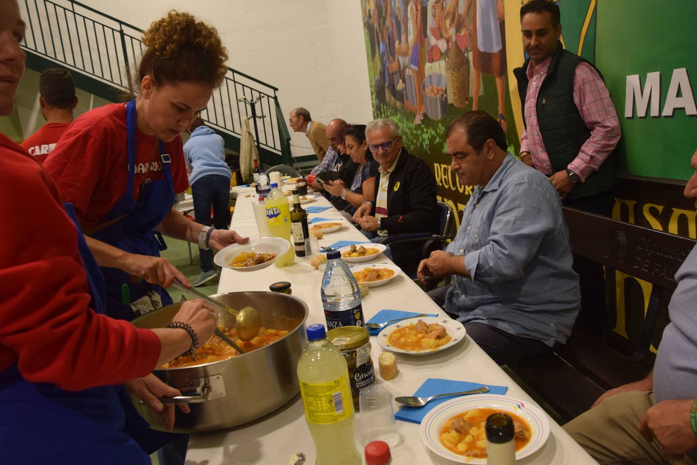 170 kilos de patatas y 70 kilos de carne para los vecinos de Mantinos