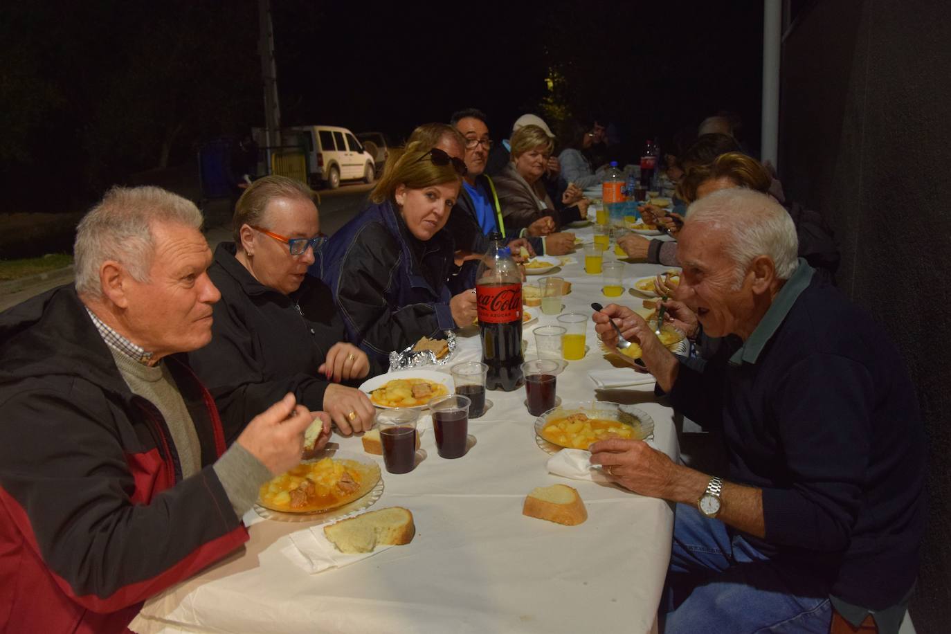 170 kilos de patatas y 70 kilos de carne para los vecinos de Mantinos