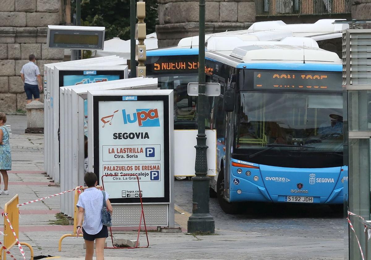 Autobuses urbanos, en la plaza de Artillería.