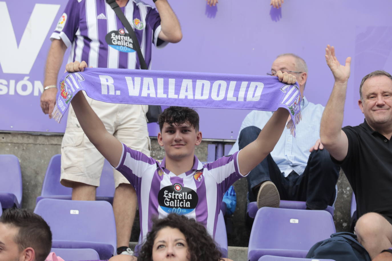 Búscate en la grada del estadio José Zorrilla (1/4)