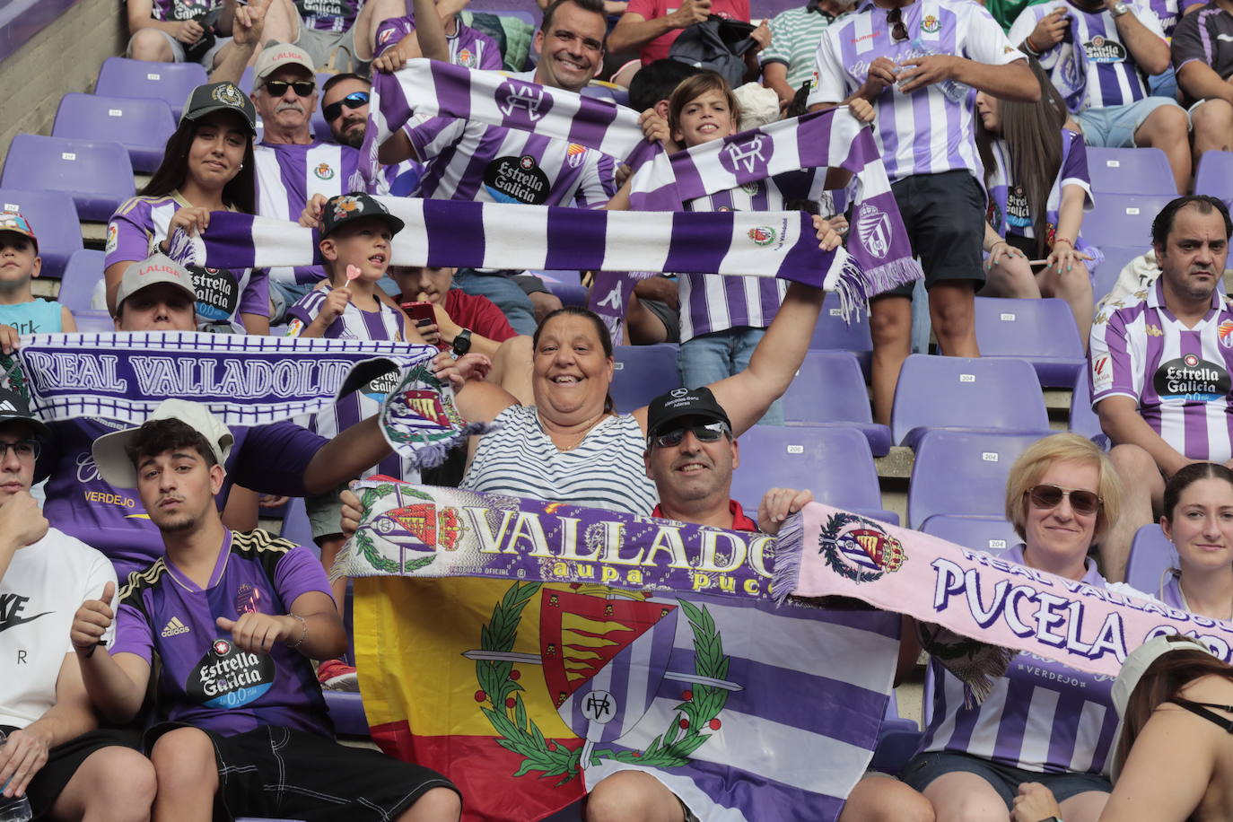 Búscate en la grada del estadio José Zorrilla (2/4)