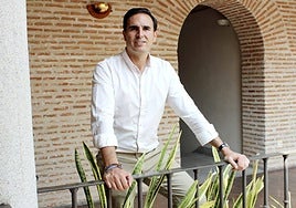 El alcalde, Guzmán Gómez, fotografiado para la entrevista en la Casa Consistorial medinense.