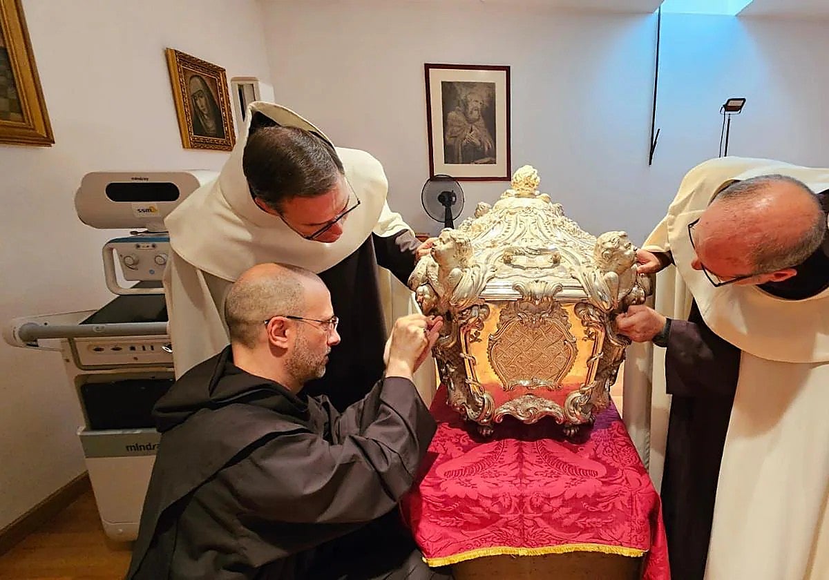 La solemne procesión para desvelar las reliquias de Santa Teresa en Salamanca