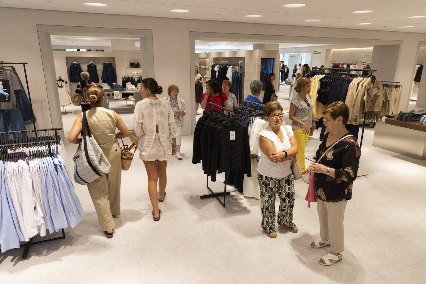 Las imágenes de la apertura de la nueva tienda de Zara en Valladolid