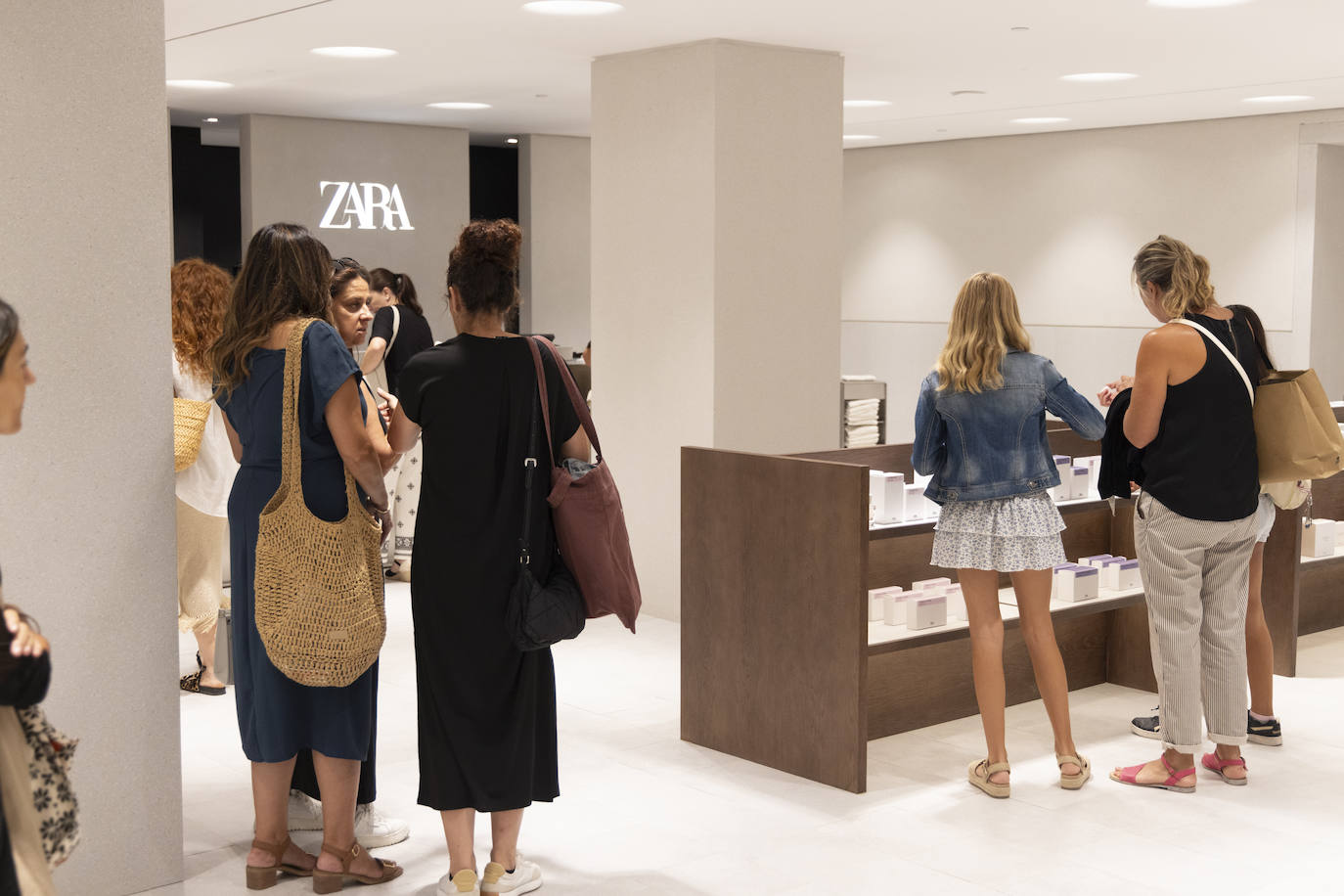 Las imágenes de la apertura de la nueva tienda de Zara en Valladolid