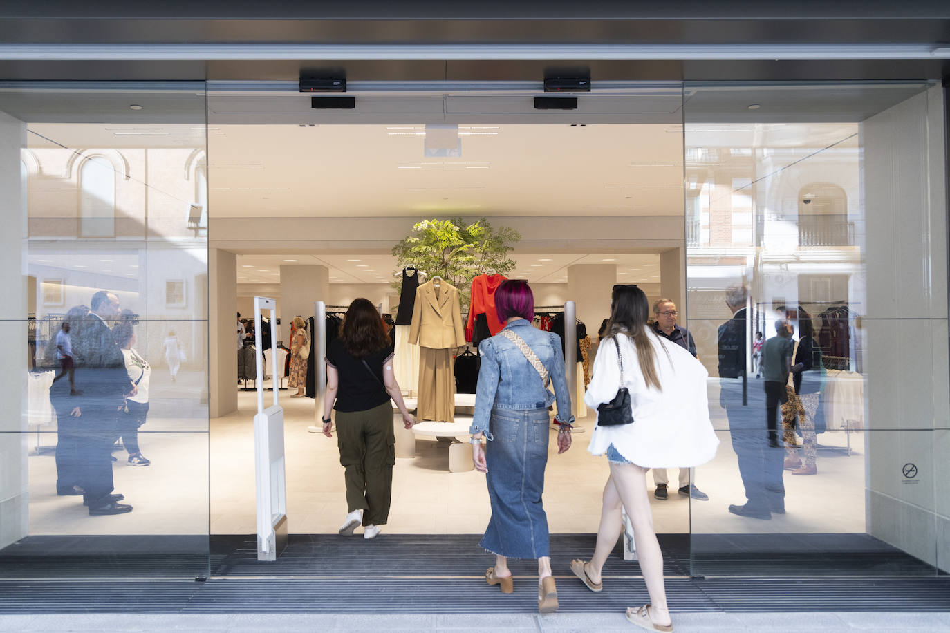 Las imágenes de la apertura de la nueva tienda de Zara en Valladolid