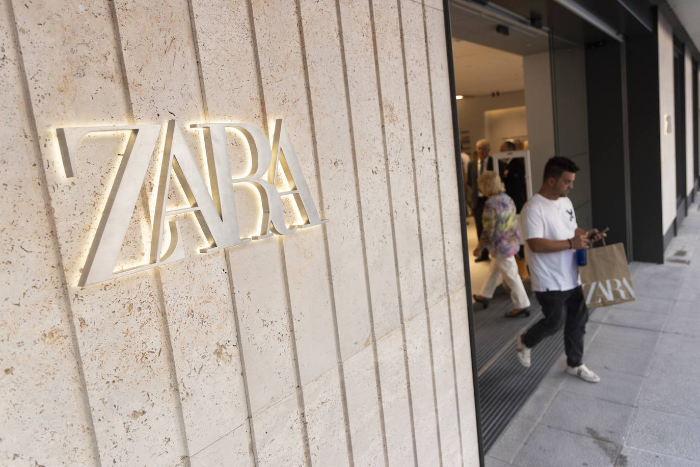 Las imágenes de la apertura de la nueva tienda de Zara en Valladolid