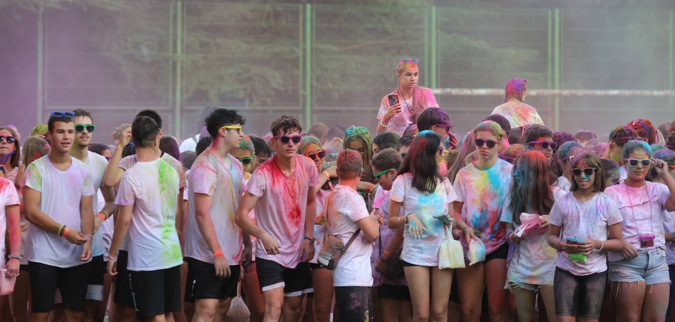 La Holi San Antolín tiñe el Sotillo de colores