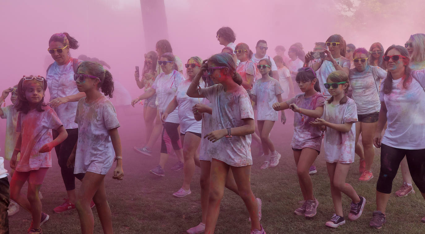 La Holi San Antolín tiñe el Sotillo de colores