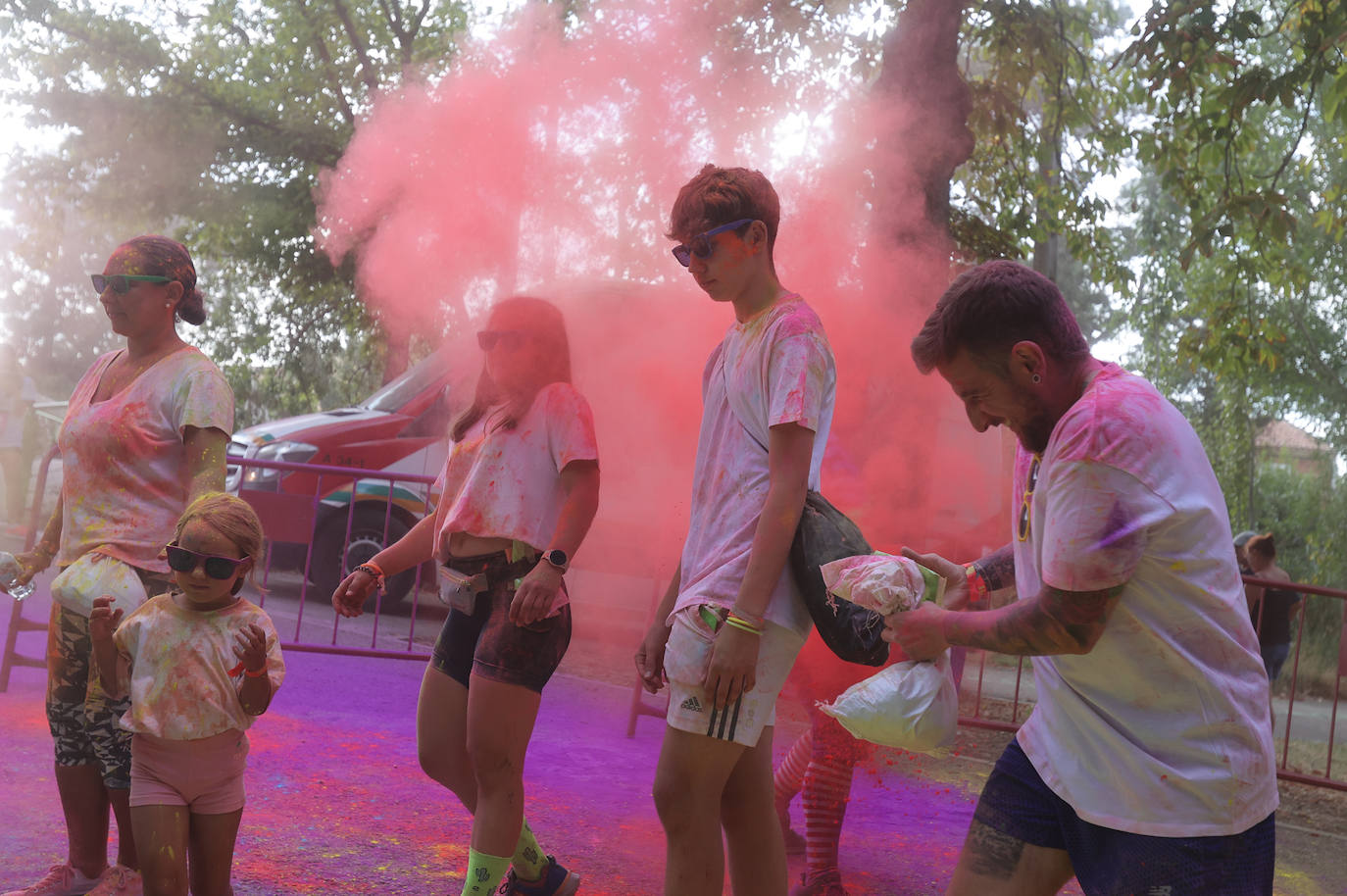 La Holi San Antolín tiñe el Sotillo de colores