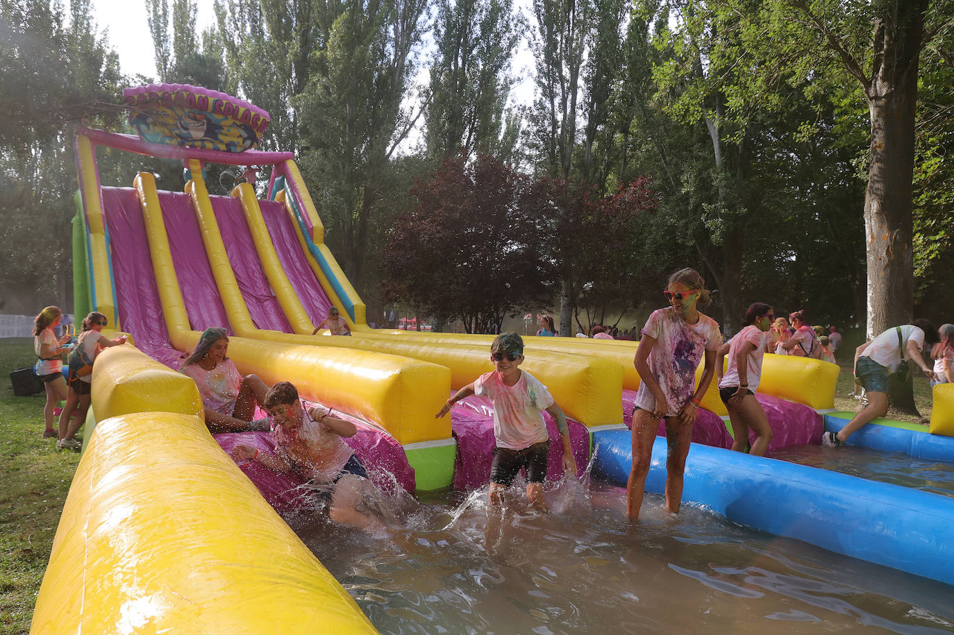 La Holi San Antolín tiñe el Sotillo de colores