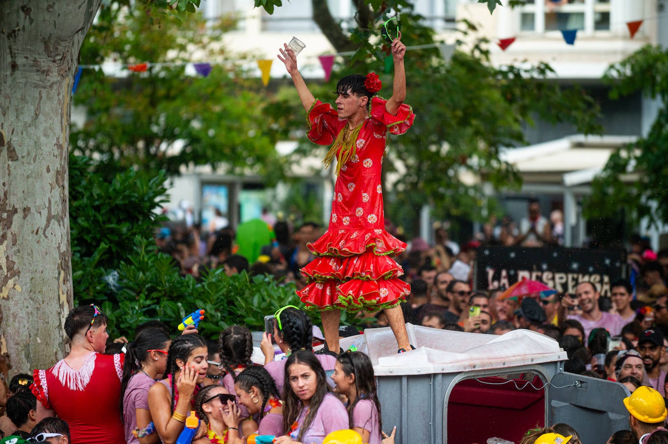 El desfile de peñas de las Fiestas de Valladolid 2024, en imágenes