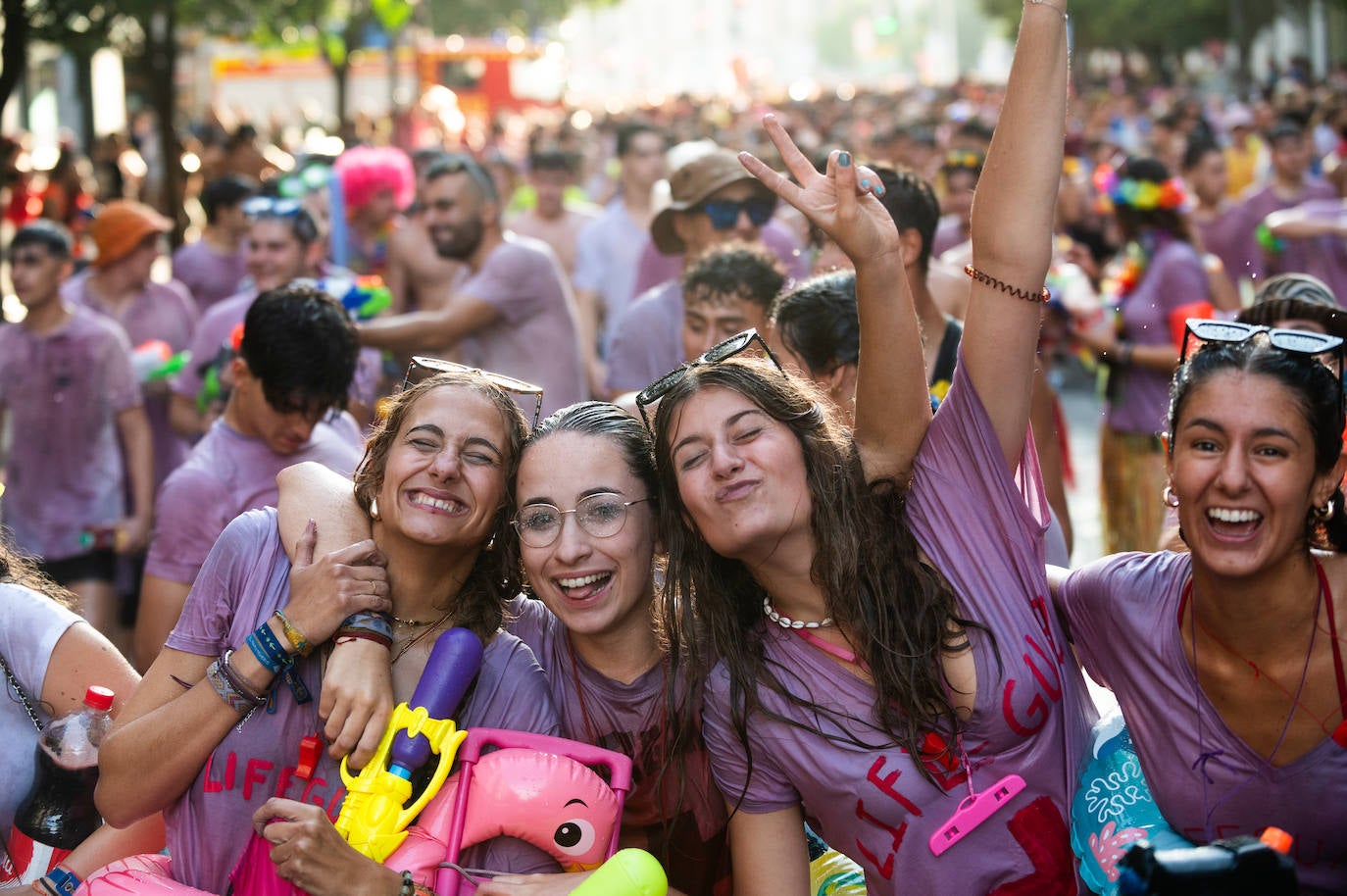 El desfile de peñas de las Fiestas de Valladolid 2024, en imágenes