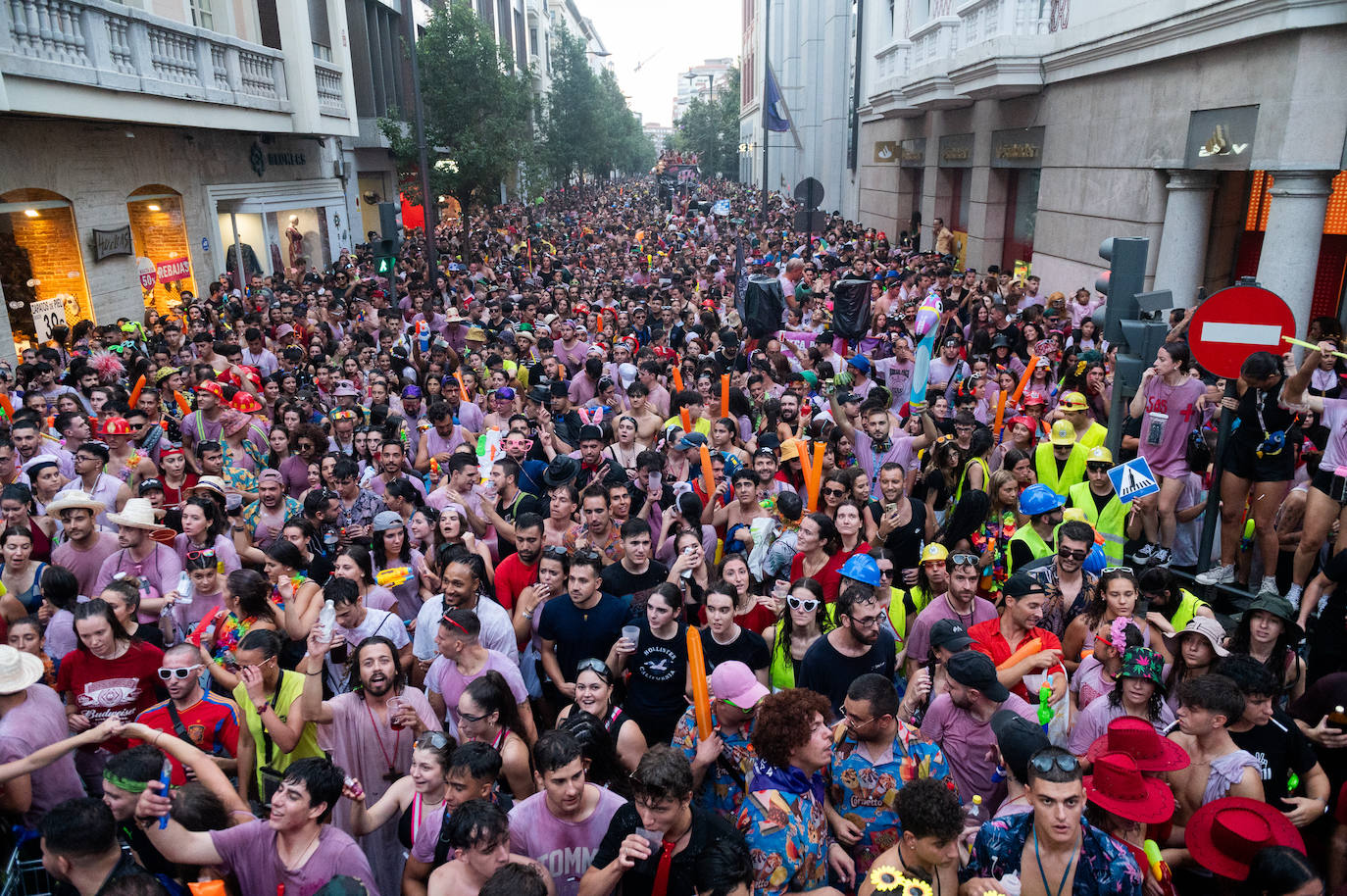 El desfile de peñas de las Fiestas de Valladolid 2024, en imágenes