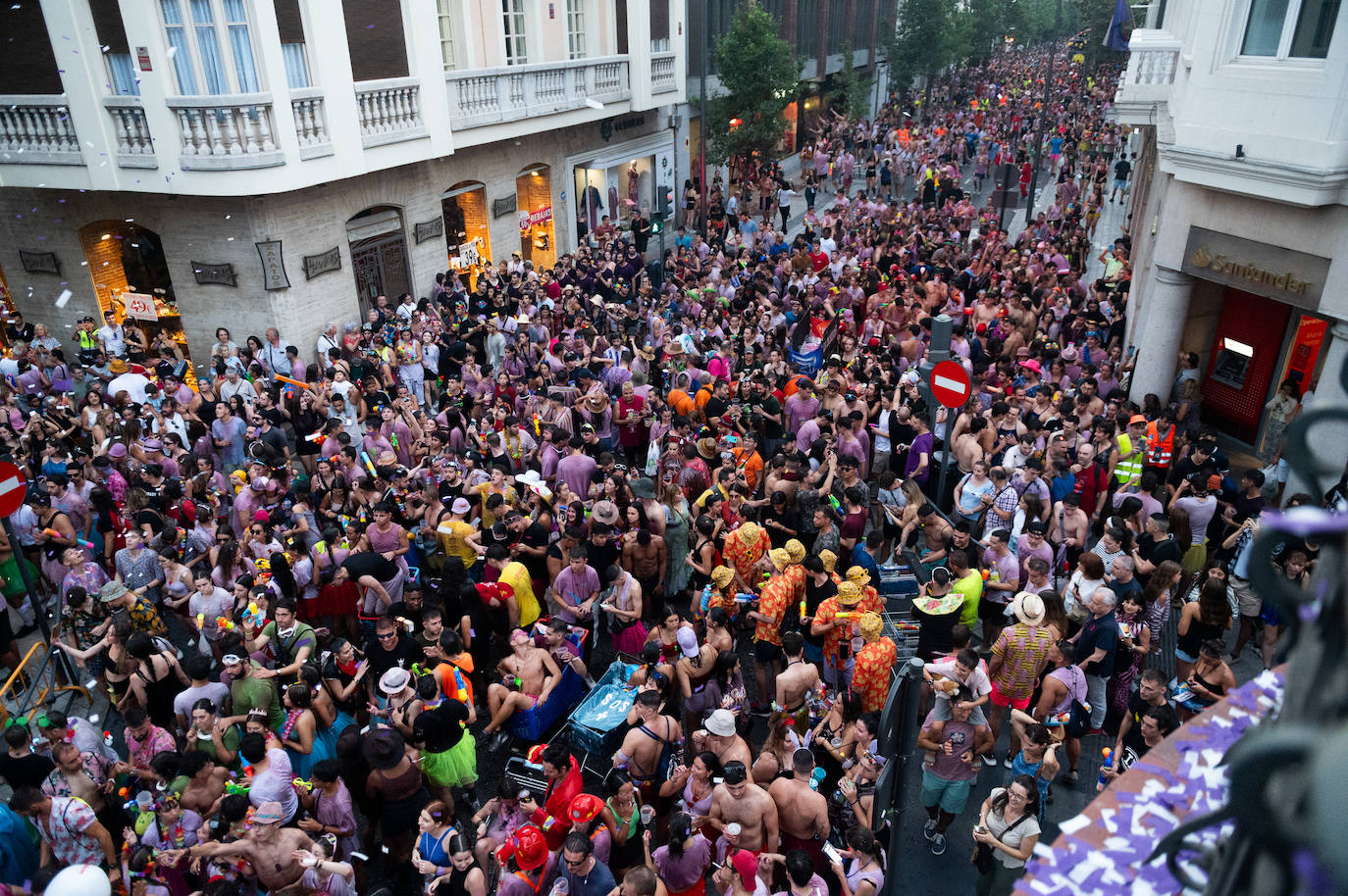 El desfile de peñas de las Fiestas de Valladolid 2024, en imágenes